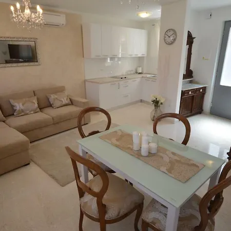 Apartment Holiday Dora Rovinj