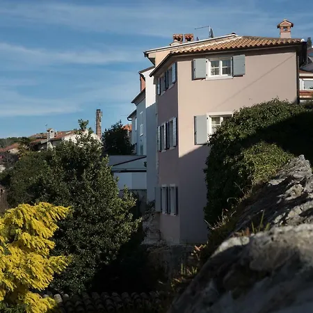 公寓 Dora 罗维尼