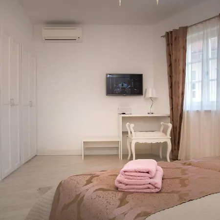 Apartment Holiday Dora *