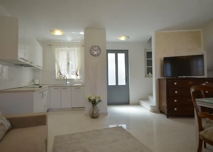 아파트 Dora 로비니