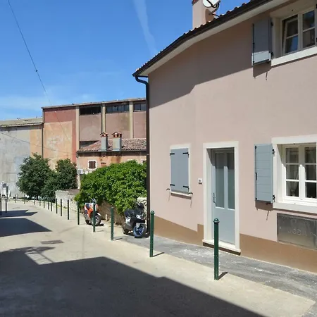 Apartman Dora *